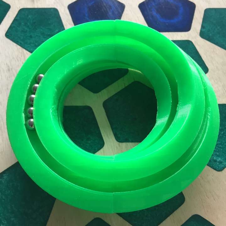 A green Mobiüs Roller